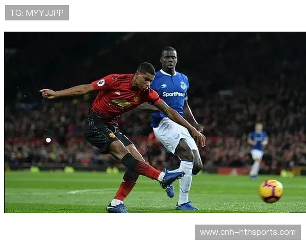 曼联控球制造射门空间，拉什福德远射穿网